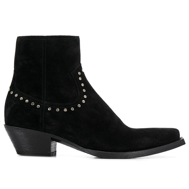 Bottes western noir en daim avec fermeture latéral et talon cubain, vue de coté