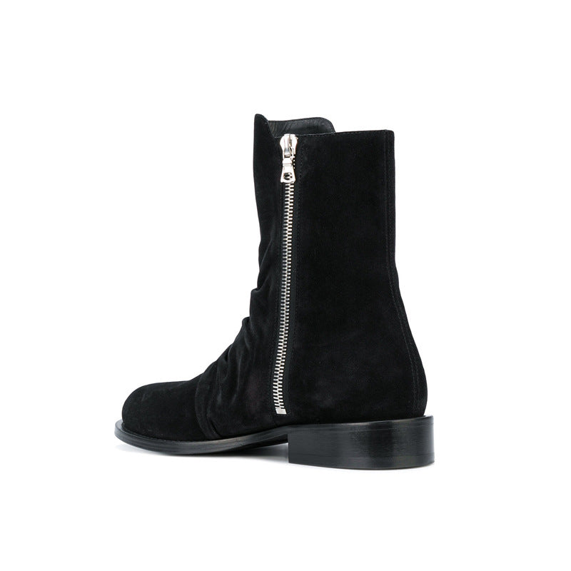 Bottes zippées homme en daim noir avec fermeture éclair latérale et bout amande, talon bas, vue latéral de l'arrière