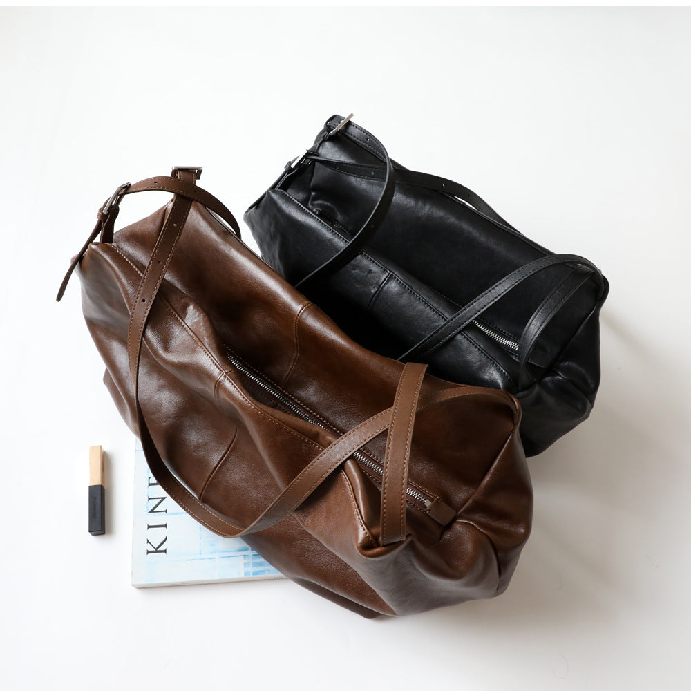 Grand sac unisex en cuir de vachette tanné végétal, taille petits et grands, coloris marron foncé, noir, vue de ciel