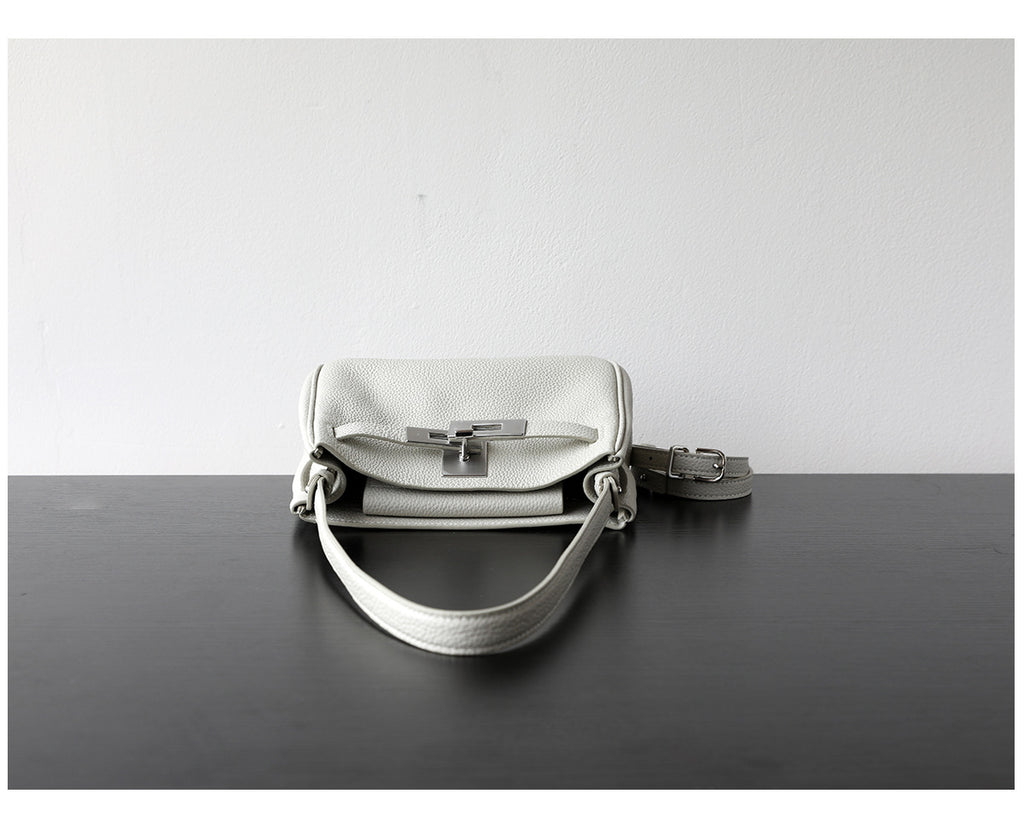 Sac Kelly bandoulière en cuir véritable, finition lisse, coloris blanc 