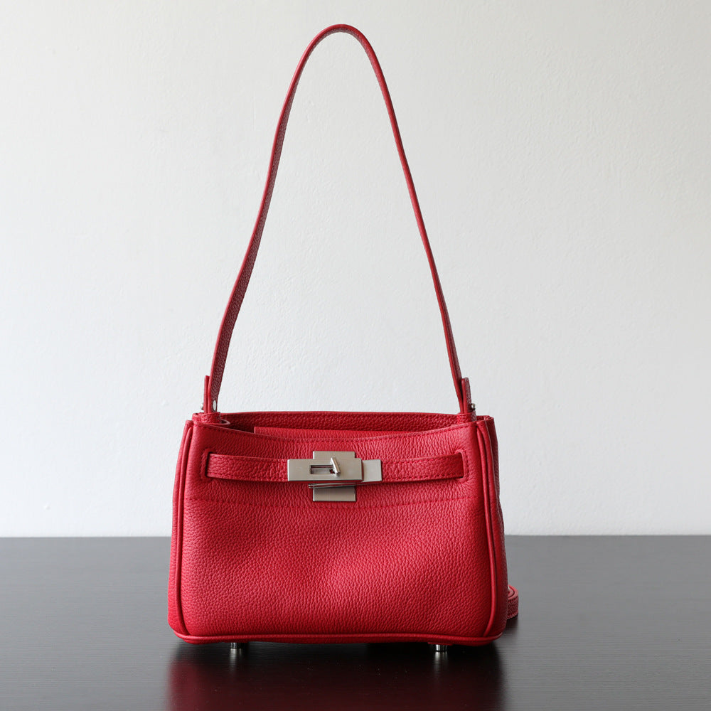 Sac Kelly bandoulière en cuir véritable, finition lisse, coloris rouge – vue frontale