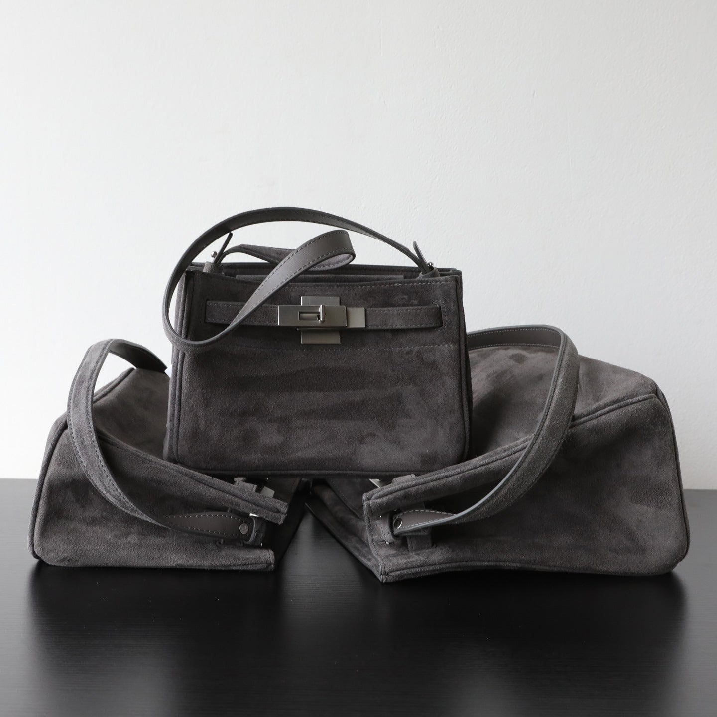 Sac Kelly en daim, petit sac bandoulière femme, coloris gris – vue frontale