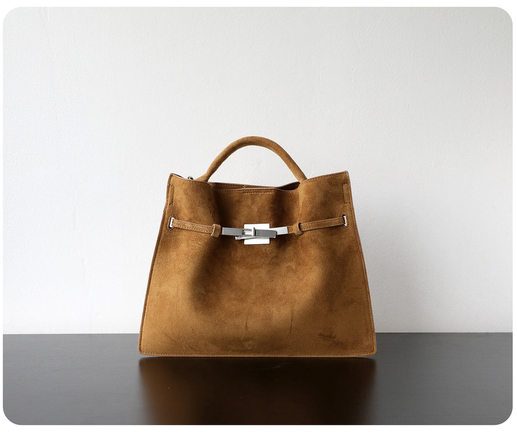 Sac Kelly femme en daim, coloris doré foncé, vue  frontale.