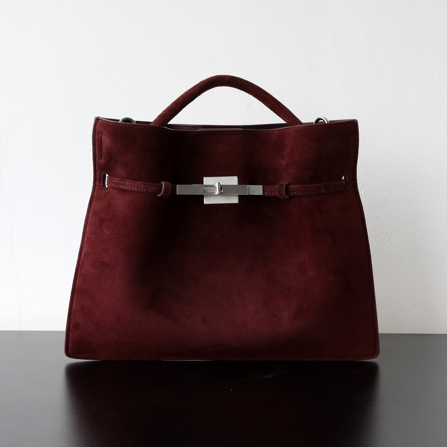 Sac Kelly femme en daim, coloris rouge bordeaux, vue  frontale