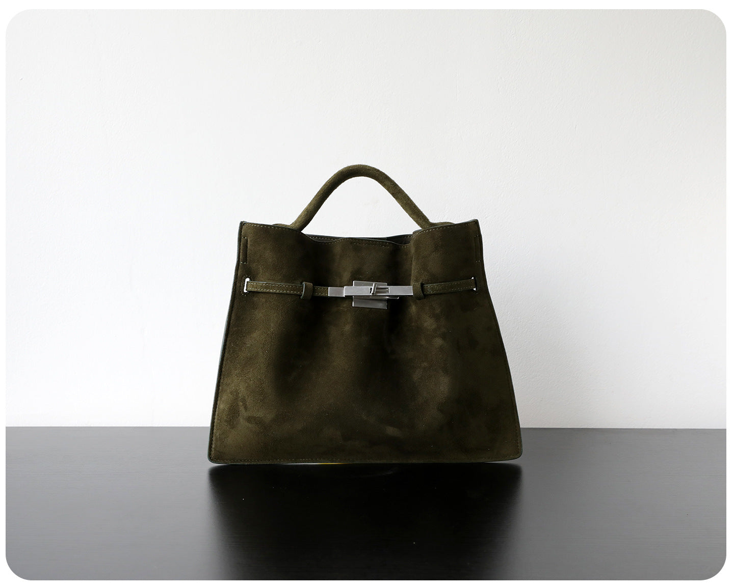 Sac Kelly femme en daim, coloris vert olive, vue  frontale