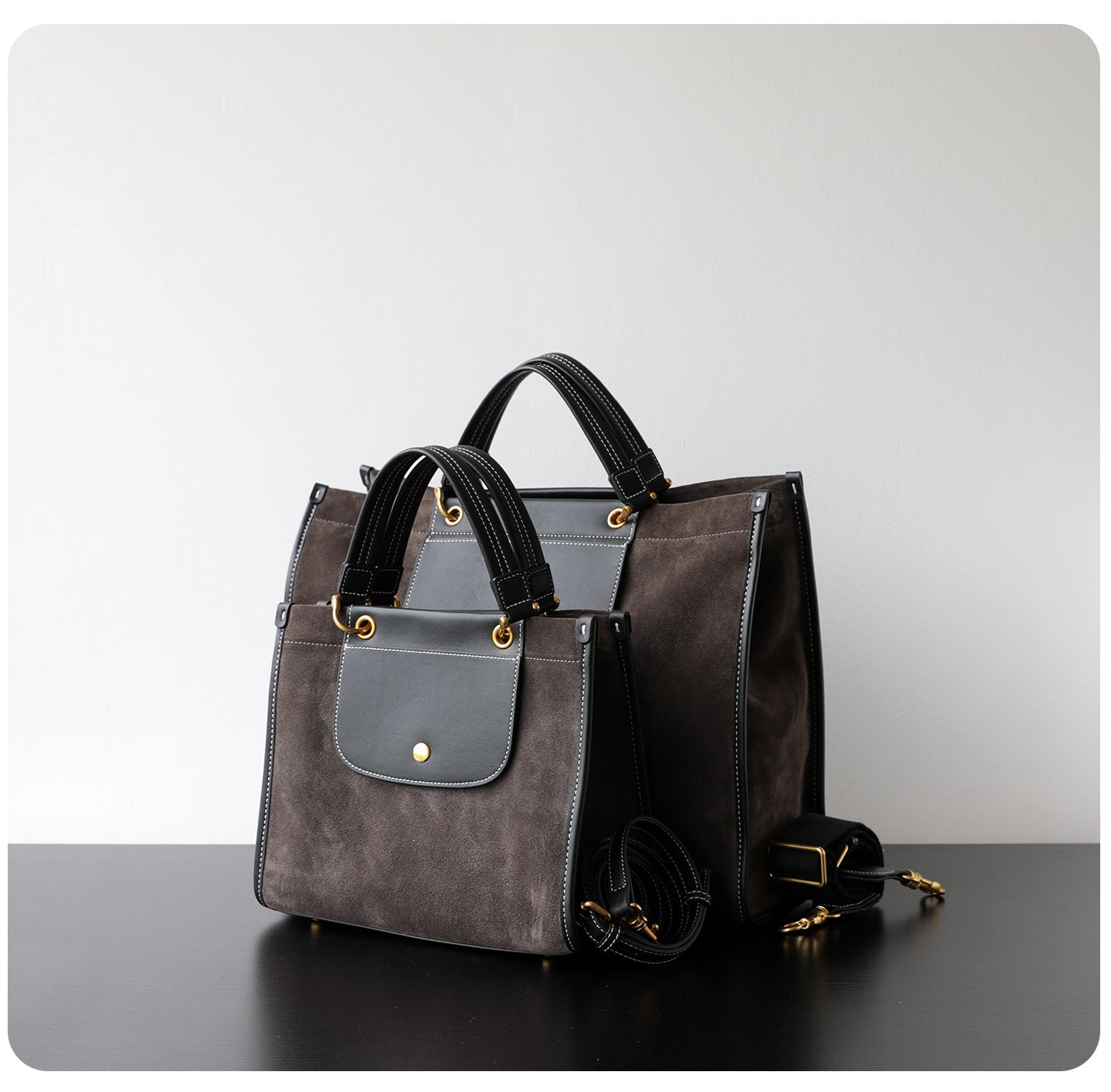 Sac cabas en daim femme, tailles petit et grand, tailles petit et grand, coloris brun foncé,  vue latéral