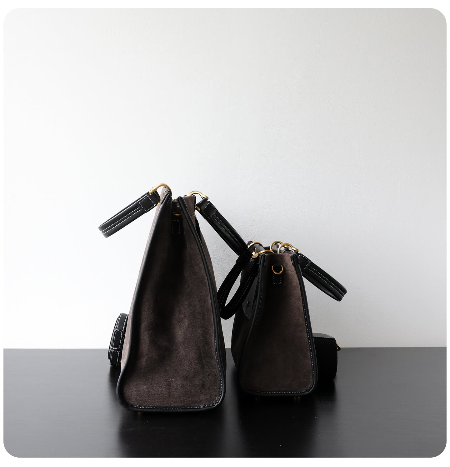 Sac cabas en daim femme, tailles petit et grand, tailles petit et grand, coloris noir,  vue latéral.