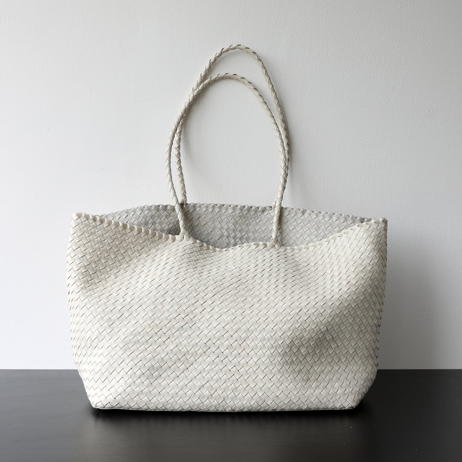 Sac cabas femme en cuir tressé, coloris vert sauge , vue frontale