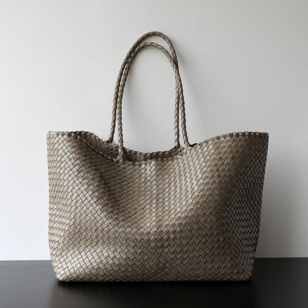 Sac cabas femme en cuir tressé, coloris gris kaki , vue frontale