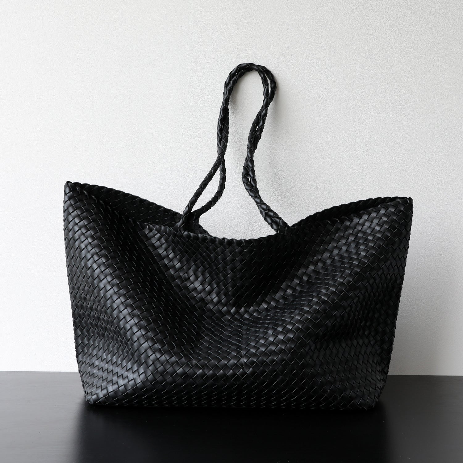 Sac cabas femme en cuir tressé, coloris rouge tomate , vue frontale