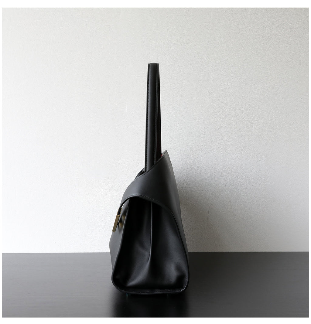 Sac cabas femme élégant, tote bag en coloris noir, vue de coté