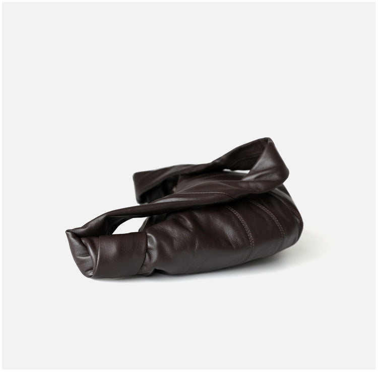 Sac croissant femme en cuir véritable, sac bandoulière café – vue de bas