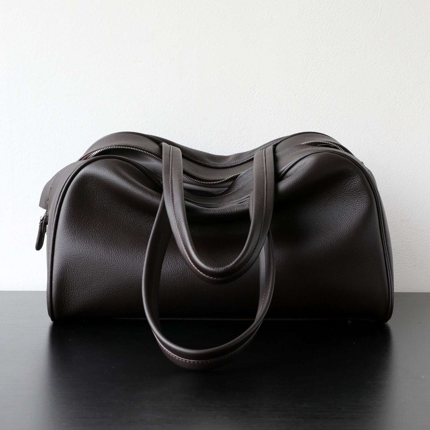 Sac fourre-tout femme cuir pleine fleur, sac vintage intemporel haut de gamme ,coloris noir,  vue frontale