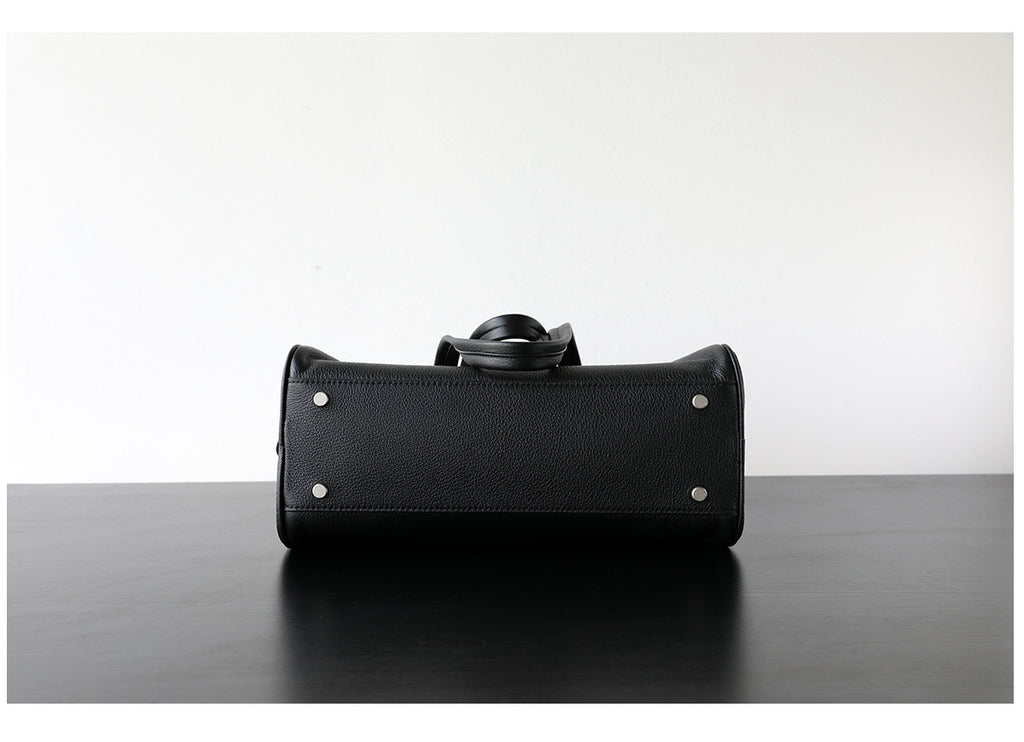 Sac fourre-tout femme cuir pleine fleur, sac vintage intemporel haut de gamme ,coloris noir,  vue frontale du bas
