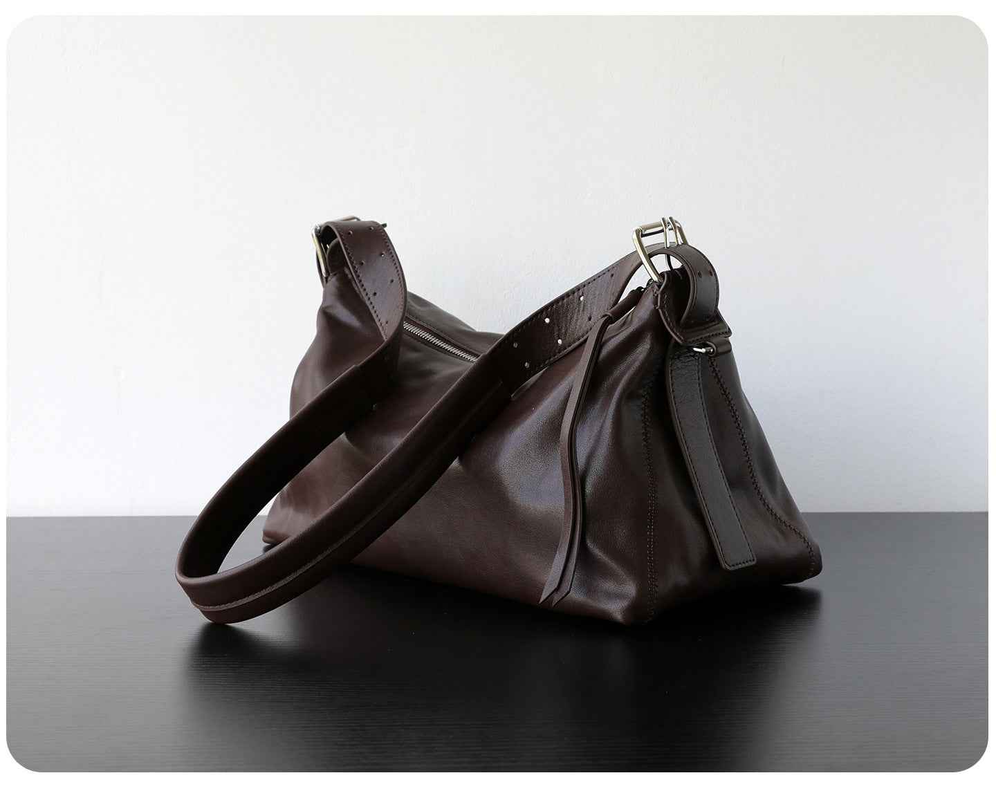 "Mantova" Sac hobo bandoulière en cuir de vachette tanné végétal