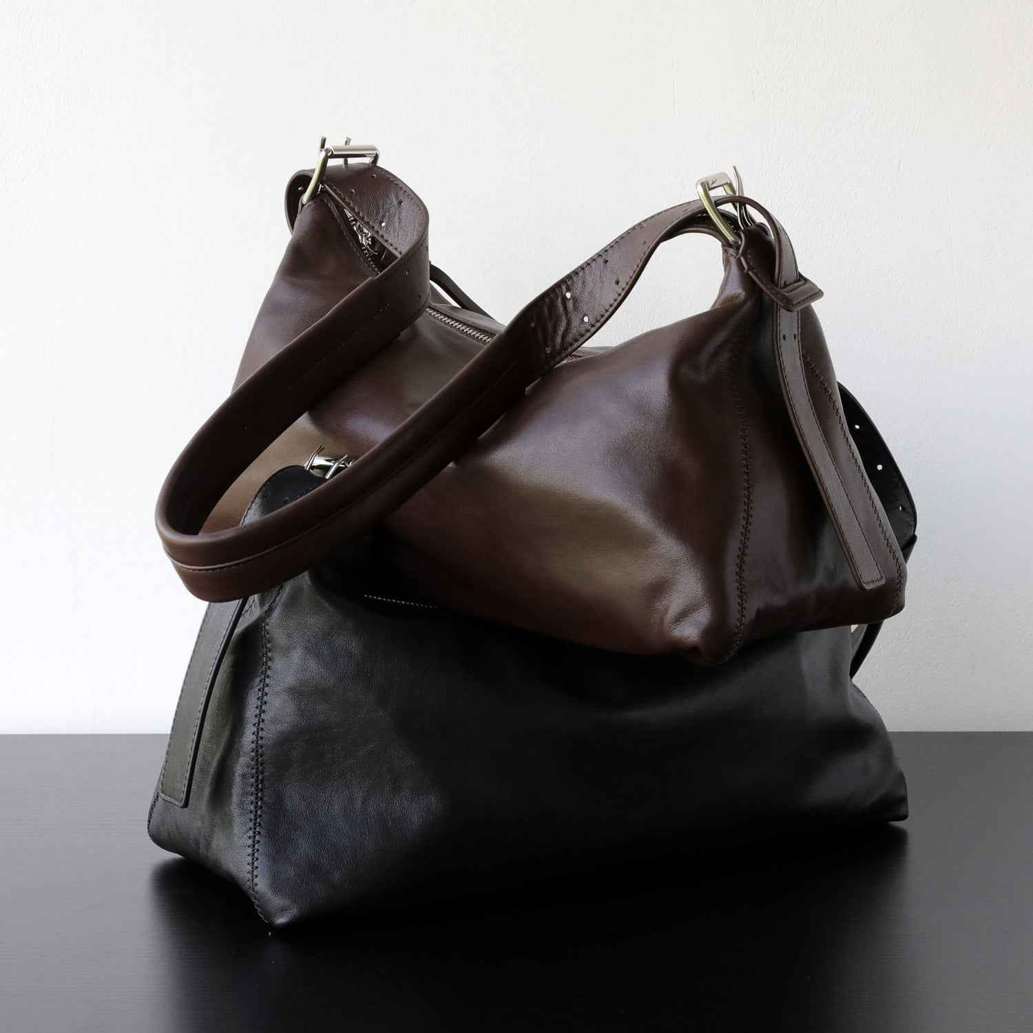 "Mantova" Sac hobo bandoulière en cuir de vachette tanné végétal