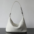 Sac hobo femme en cuir d’agneau tressé, coloris blanc cassé, vue frontale