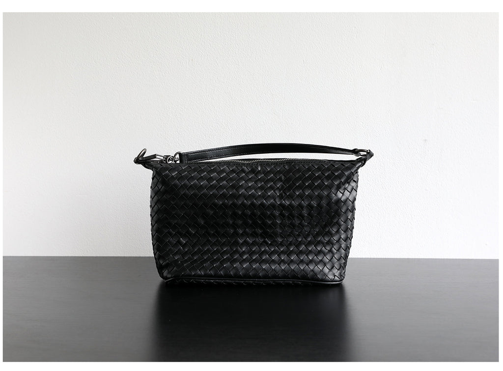Sac hobo femme en cuir d’agneau tressé, coloris noir, vue de dos