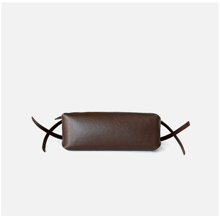 Sac à main femme en cuir de vachette tanné végétal – Sac baguette, coloris café, vue de bas