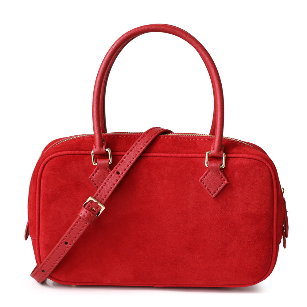 Sac à main femme en cuir suede, tote bag élégant et spacieux, porté à l’épaule, parfait pour le quotidien, coloris rouge, vue frontale