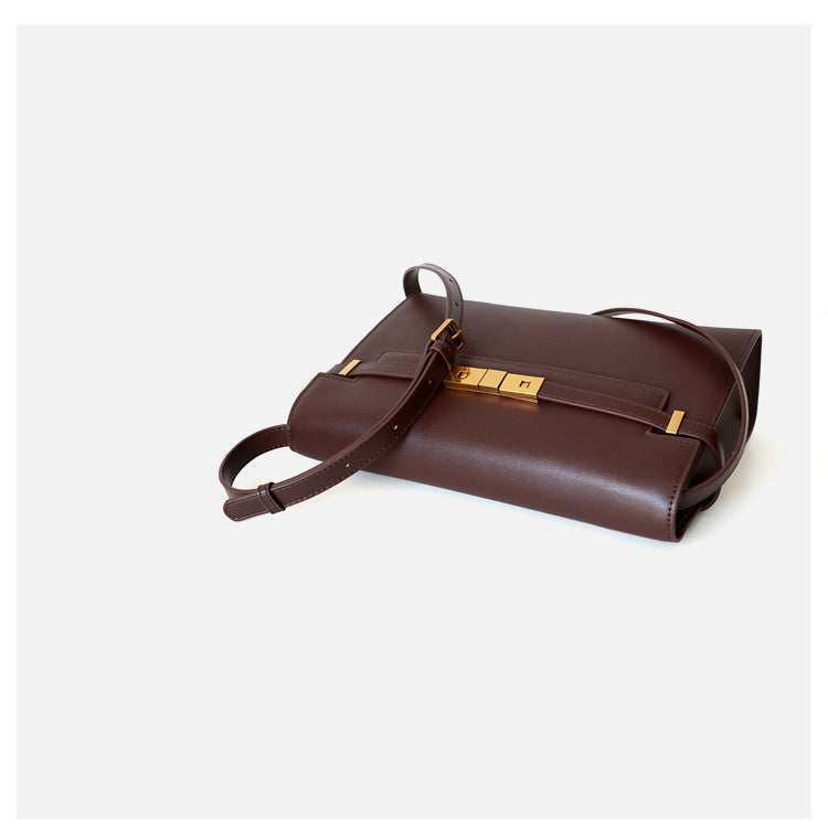 Sac à main femme en cuir véritable, sac Kelly, taille  grands, coloris vin rouge , vue frontale .
