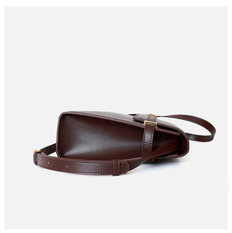 Sac à main femme en cuir véritable, sac Kelly, taille  grands, coloris vin rouge , vue frontale de coté