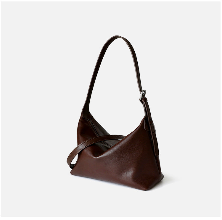 Sac à main simple en cuir tanné végétal, coloris café, vue latéral.