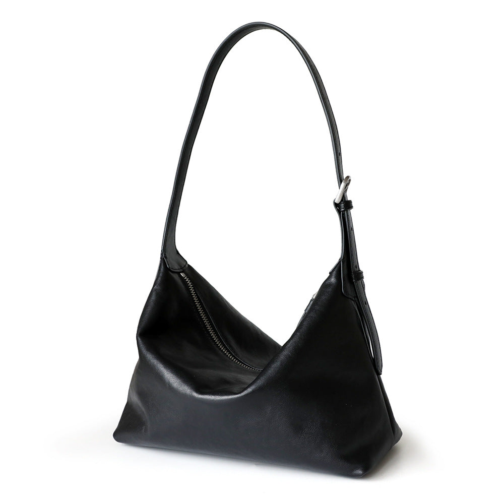 Sac à main simple en cuir tanné végétal, coloris noir, vue latéral.