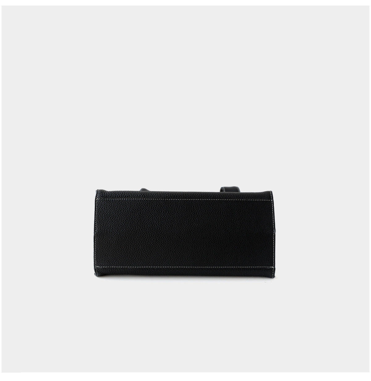Sac panier en cuir de vachette, coloris noir, vue de bas