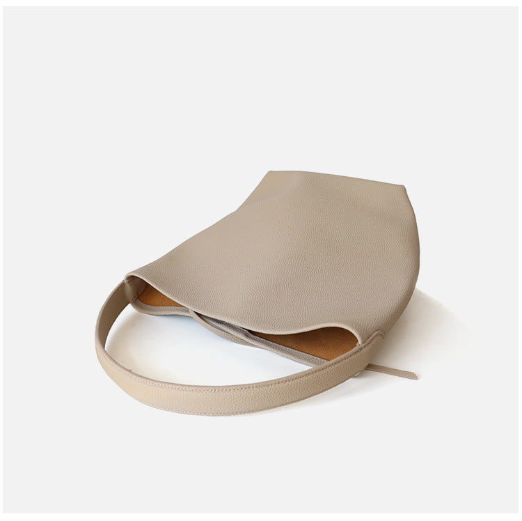 Sac seau en cuir pour femme, coloris beige, vue latéral.