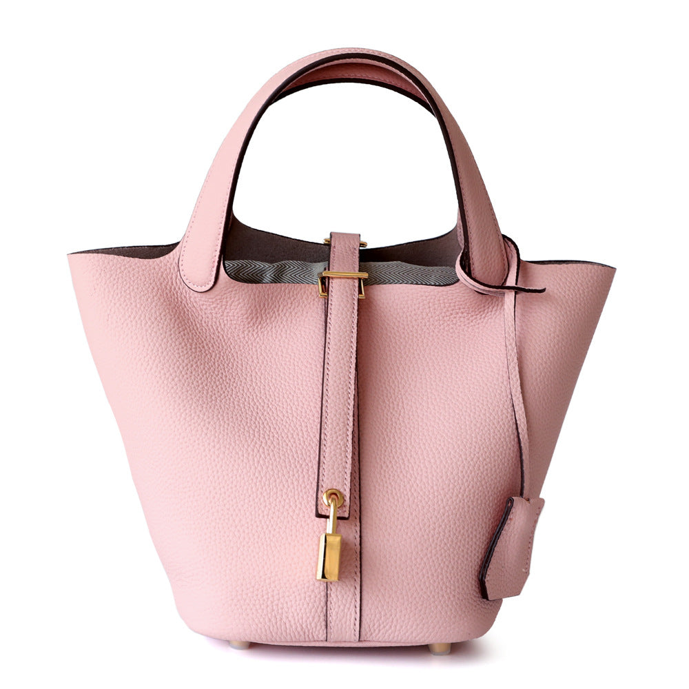Sac seau en cuir véritable, grande capacité, coloris rose, vue frontale.