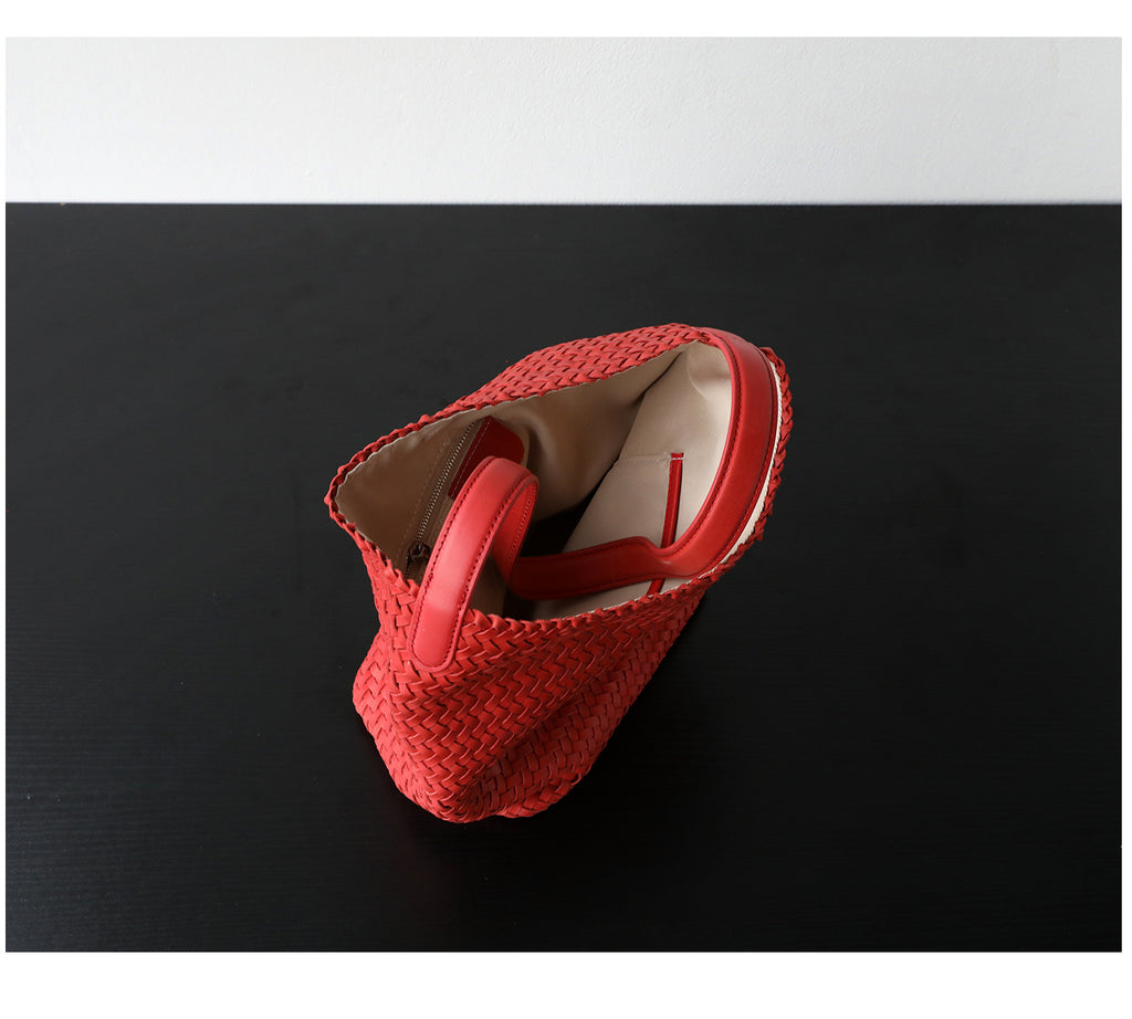 Sac seau en cuir véritable porté épaule, coloris rouge tomate, vue de ciel