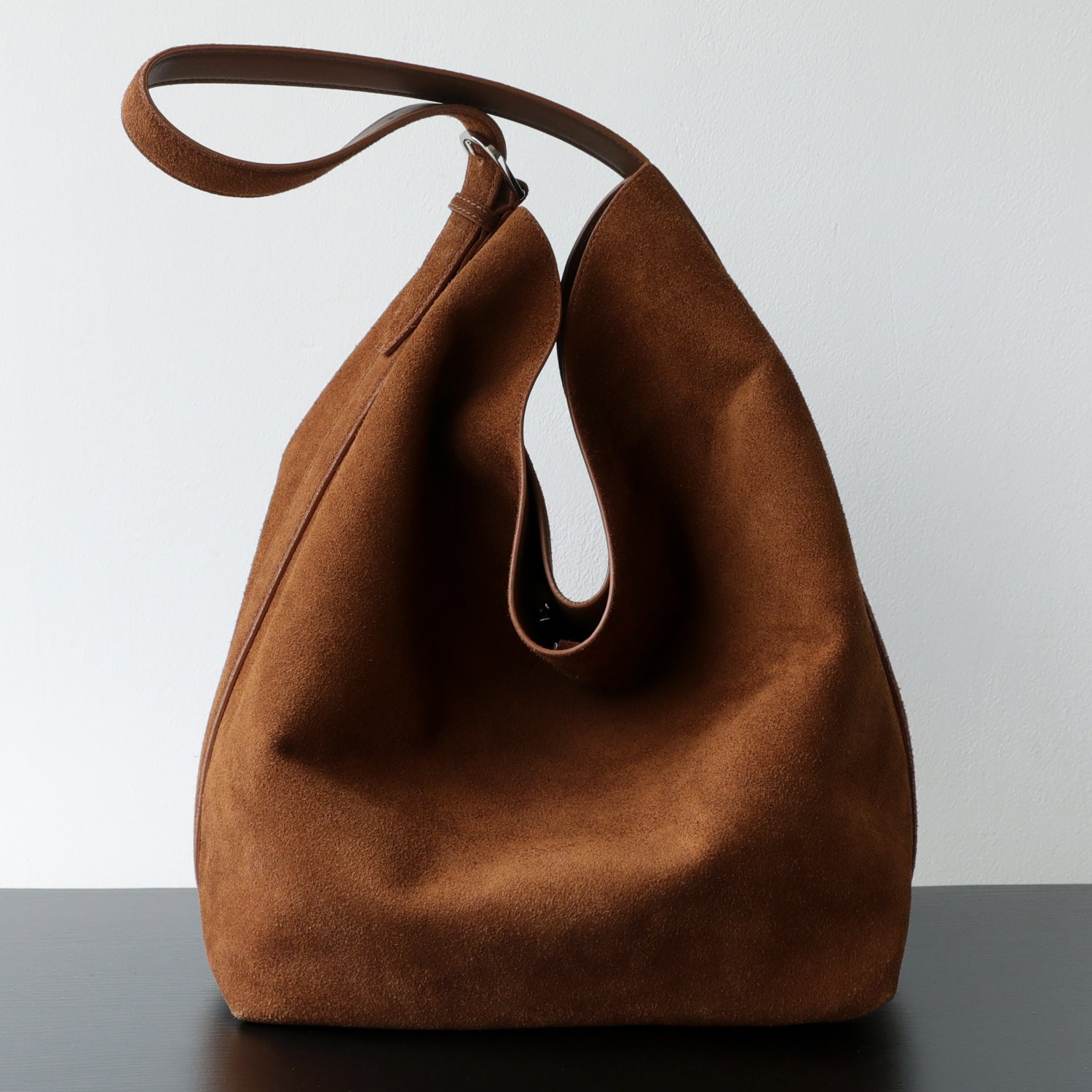 Sac seau en daim en cuir véritable pour femme, coloris  brun,  vue frontale