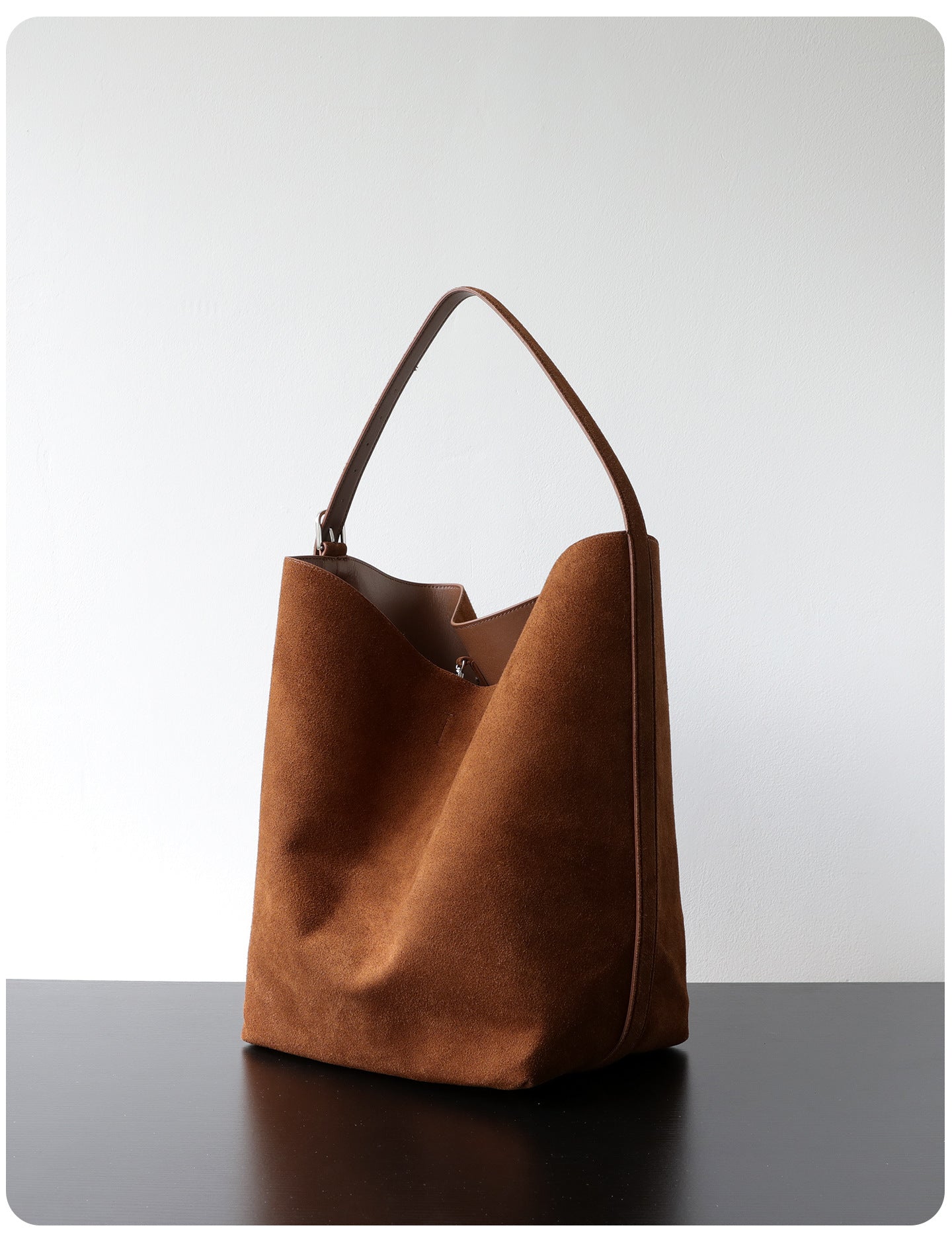 Sac seau en daim en cuir véritable pour femme, coloris  brun,  vue latéral