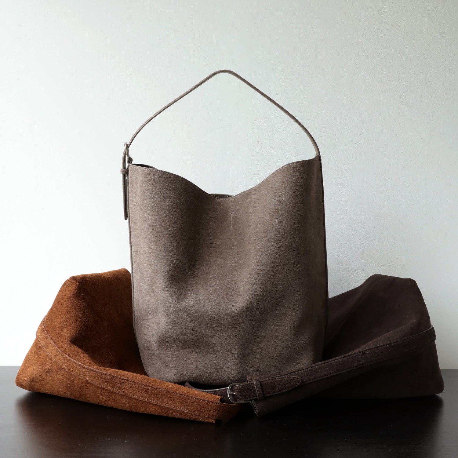 Sac seau en daim en cuir véritable pour femme, coloris gris, brun, café, vue frontale
