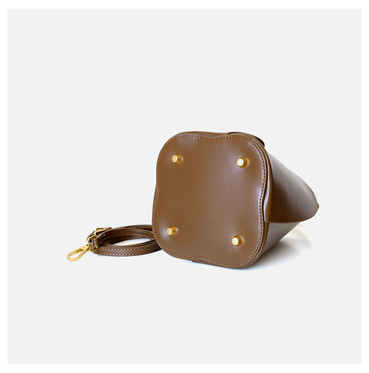 Sac seau fleuri en cuir de vachette pour femme, coloris caramel, vue du bas