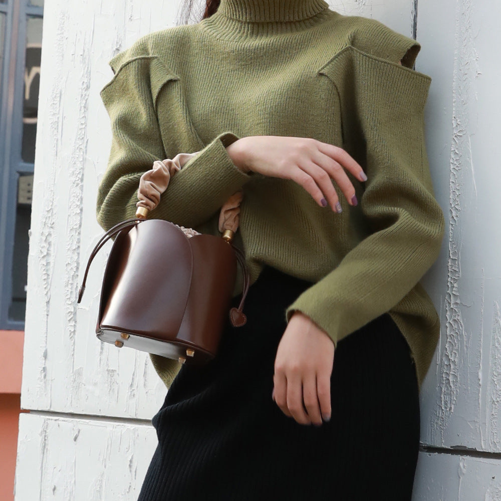 Sac seau fleuri en cuir de vachette pour femme, coloris caramel, vue frontale.