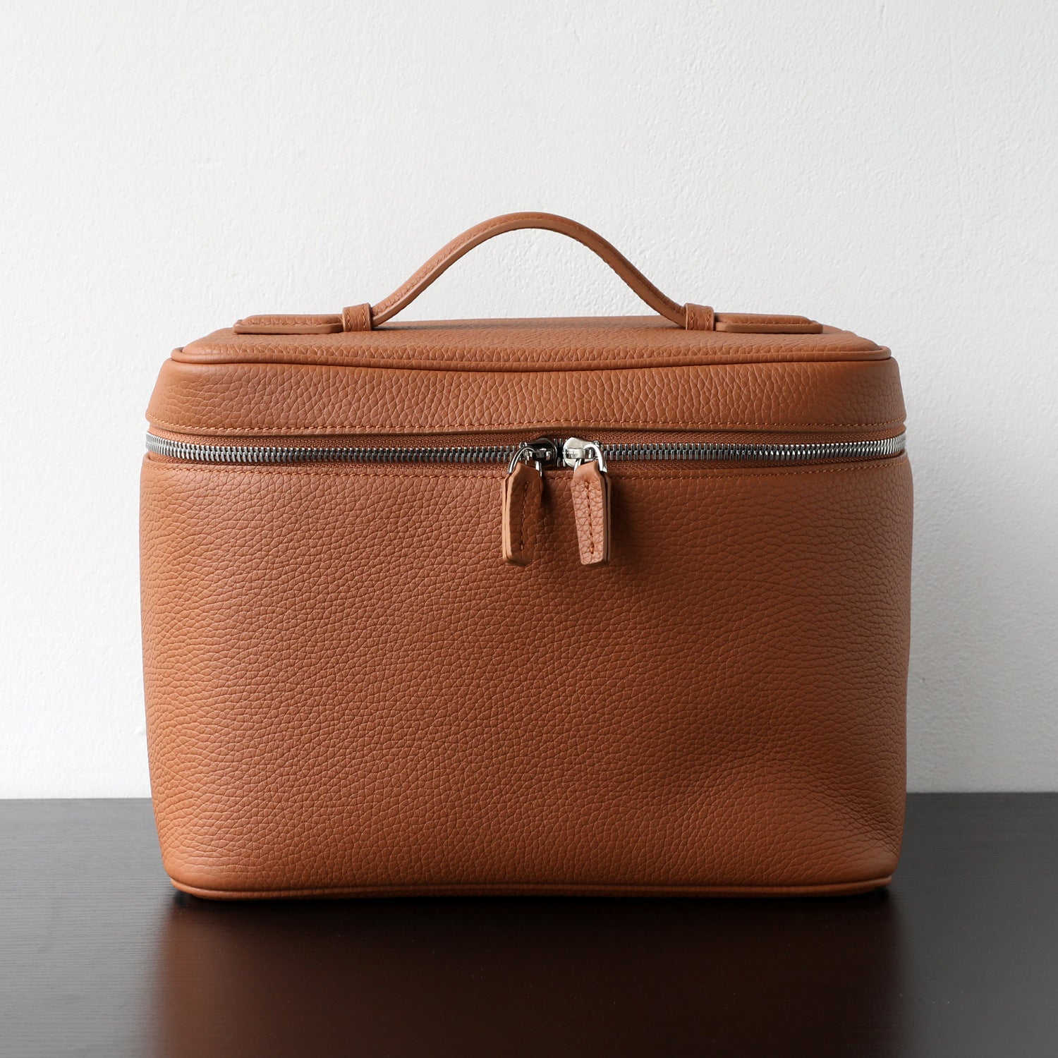 Trousse de maquillage en cuir de vachette pleine fleur, coloris caramel ,  vue latéral