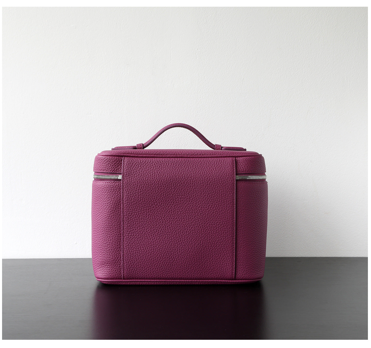 Trousse de maquillage en cuir de vachette pleine fleur, coloris violet , vue de dos