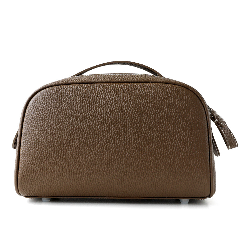 Trousse de toilette cosmétique en cuir, coloris marron foncé, vue frontale