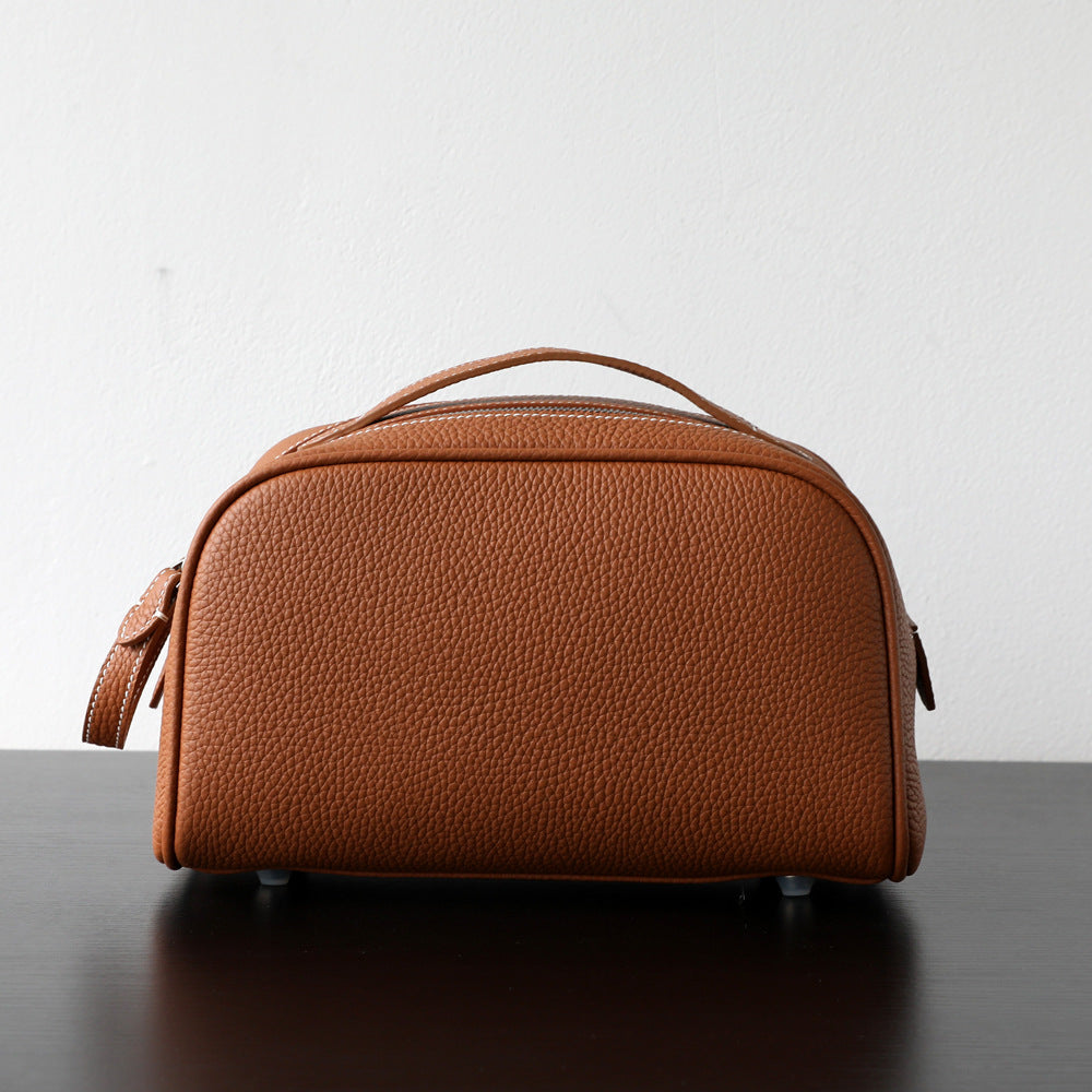Trousse_de_toilette_cosm_tique_en_cuir_coloris_marron_vue_frontale 