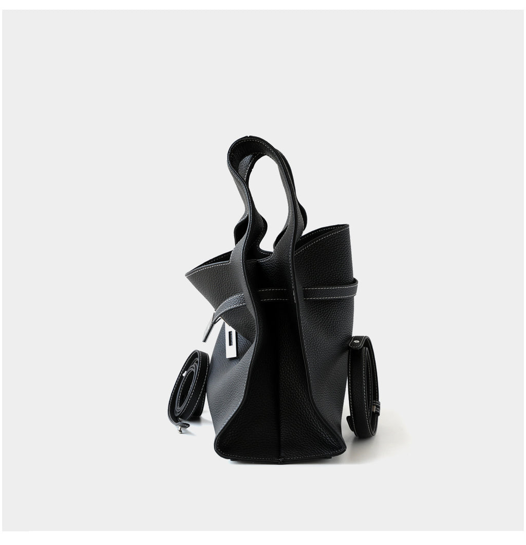 sSac panier en cuir de vachette, coloris noir, vue de coté