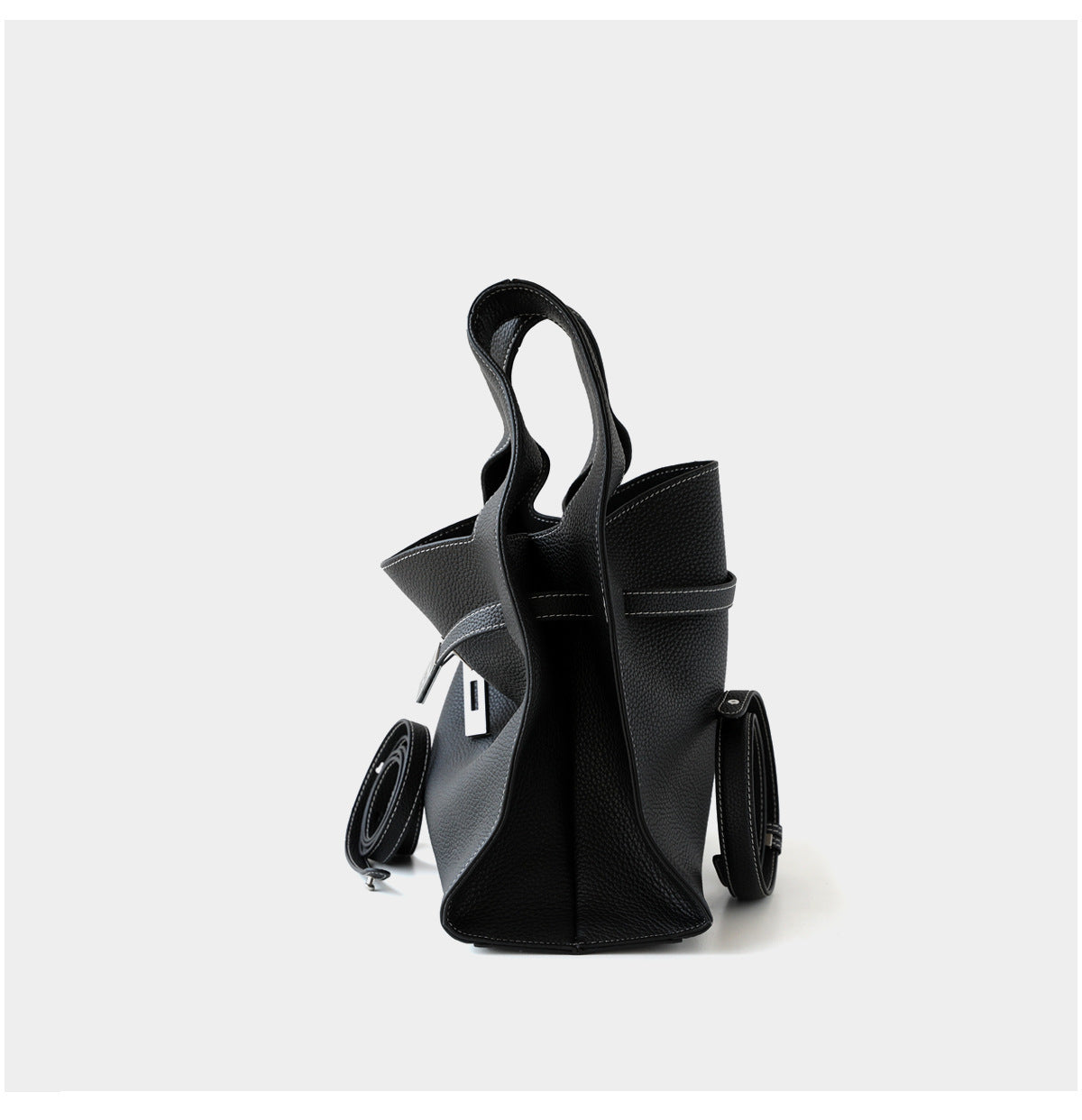 sSac panier en cuir de vachette, coloris noir, vue de coté