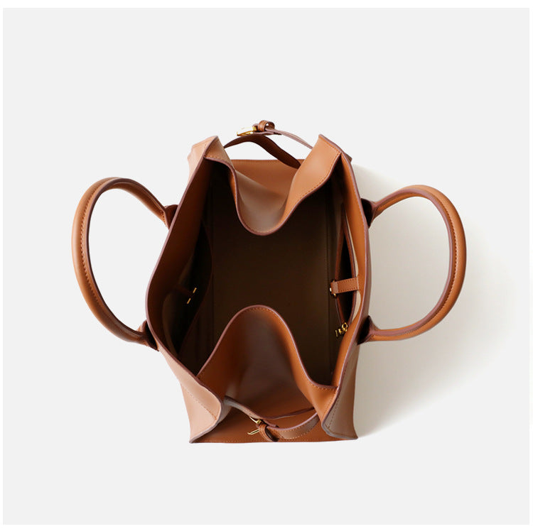 sac à main en cuir vachette, coloris marron, vue de l'intérieur.