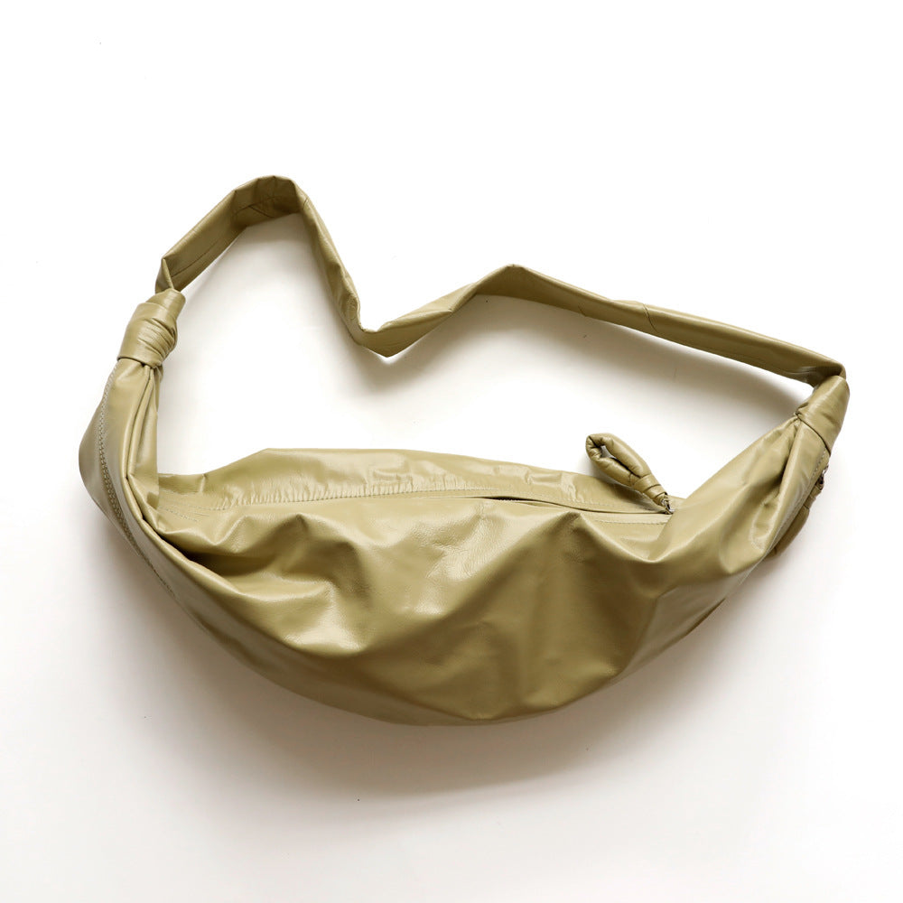 uSac croissant en cuir de vachette pleine fleur pour homme et femme, coloris beige, taille petits et grands ,vue frontale